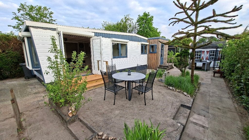 CHALET IN BOSRIJKE OMGEVING, Caravans en Kamperen, Stacaravans, tot en met 2, Ophalen of Verzenden