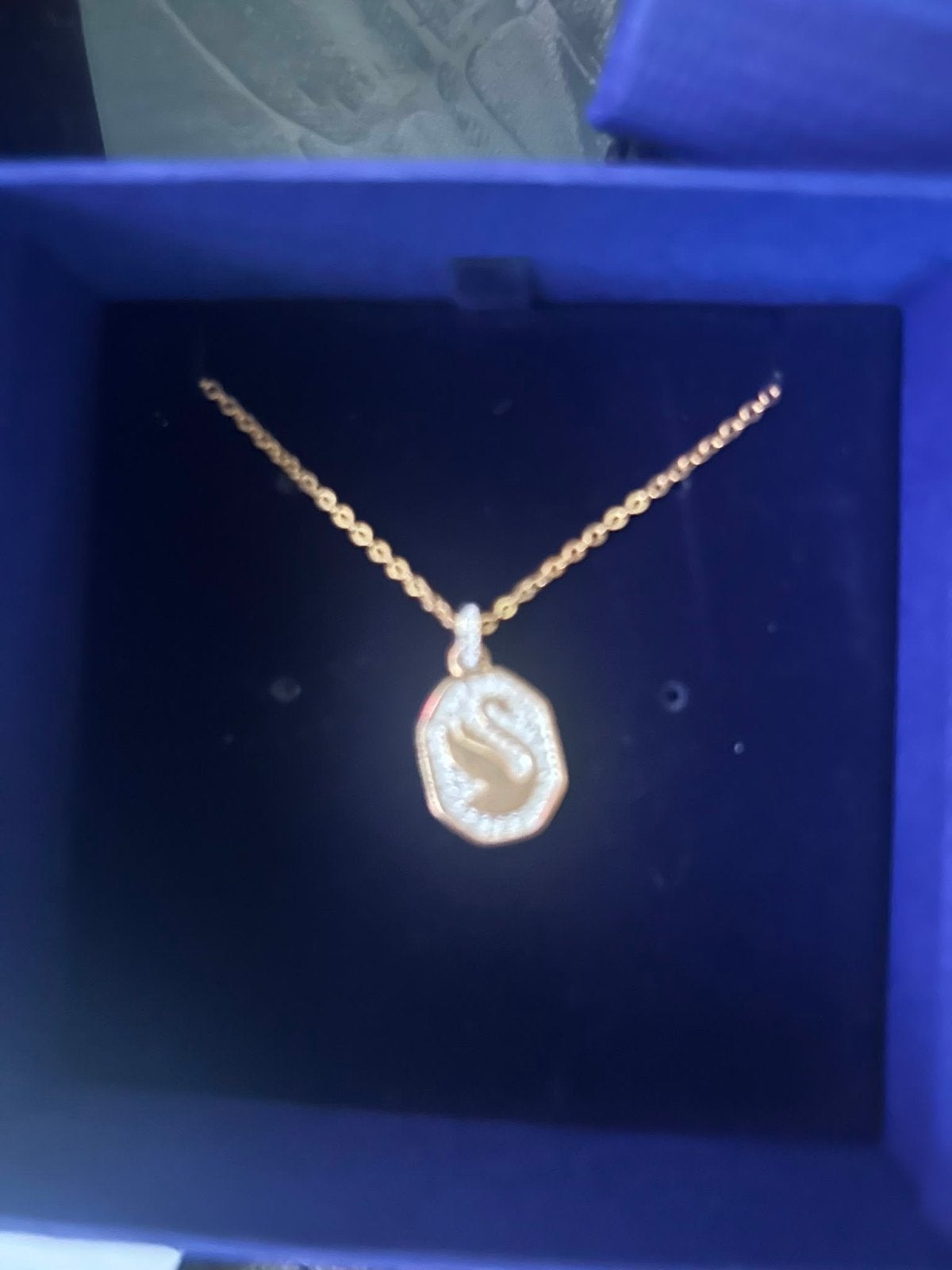 Swarovski ketting met hanger, goudkleurig, letter 'S', Nieuw, Ophalen of Verzenden, Goud, Overige materialen