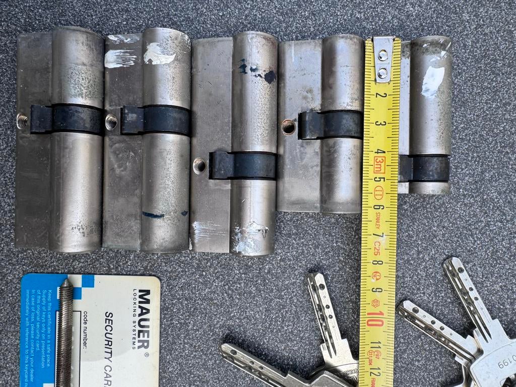 Mauer sleutel cilinders met sleutelkaart met 14 sleutels, Ophalen of Verzenden, Gebruikt, Overige materialen, Slot