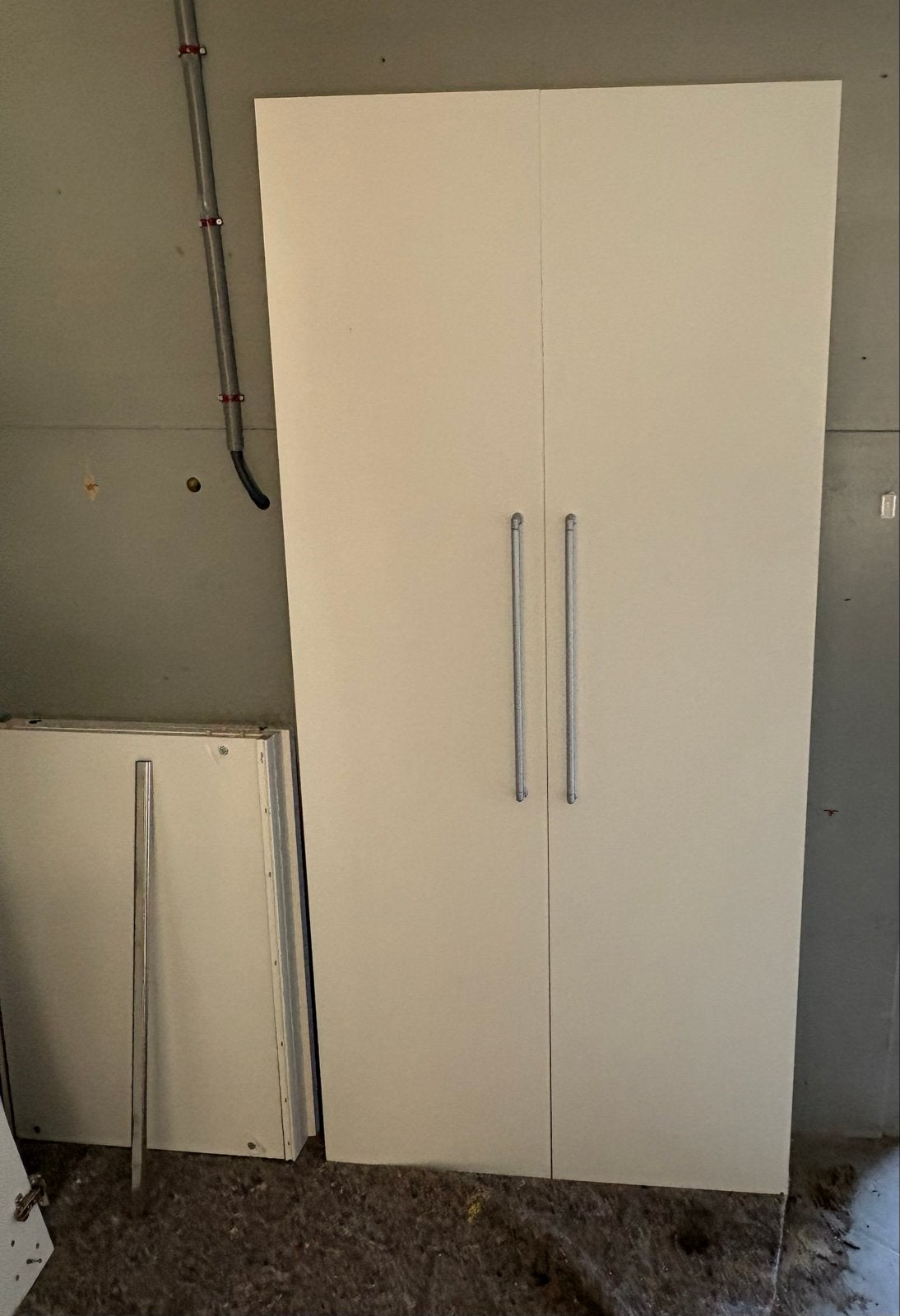 Kledingkast 195x90x60 cm met roede en 2 legplanken, Ophalen, Met plank(en), Gebruikt, 50 tot 100 cm