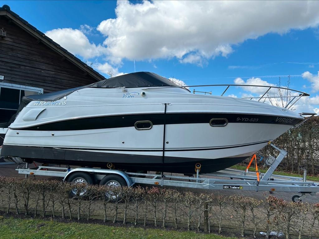 Four Winns Vista Cruiser 248 - Zeer mooi en goed onderhouden, Ophalen, Gebruikt, 50 pk of meer, Binnenboordmotor