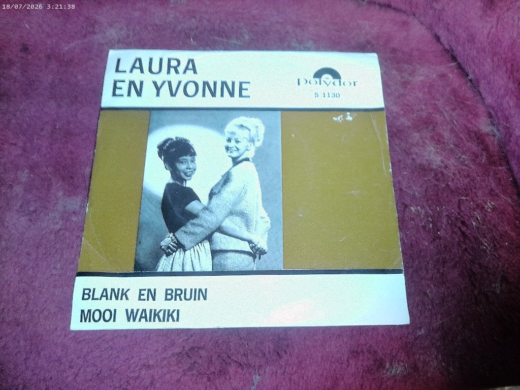 Laura en Yvonne - Blank en Bruin / Mooi Waikiki, Gebruikt, Fotohoes, 7 inch, Ophalen of Verzenden