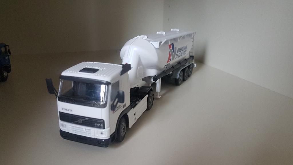 Volvo met bulktrailer, Ophalen of Verzenden, Zo goed als nieuw, Bus of Vrachtwagen, Overige merken