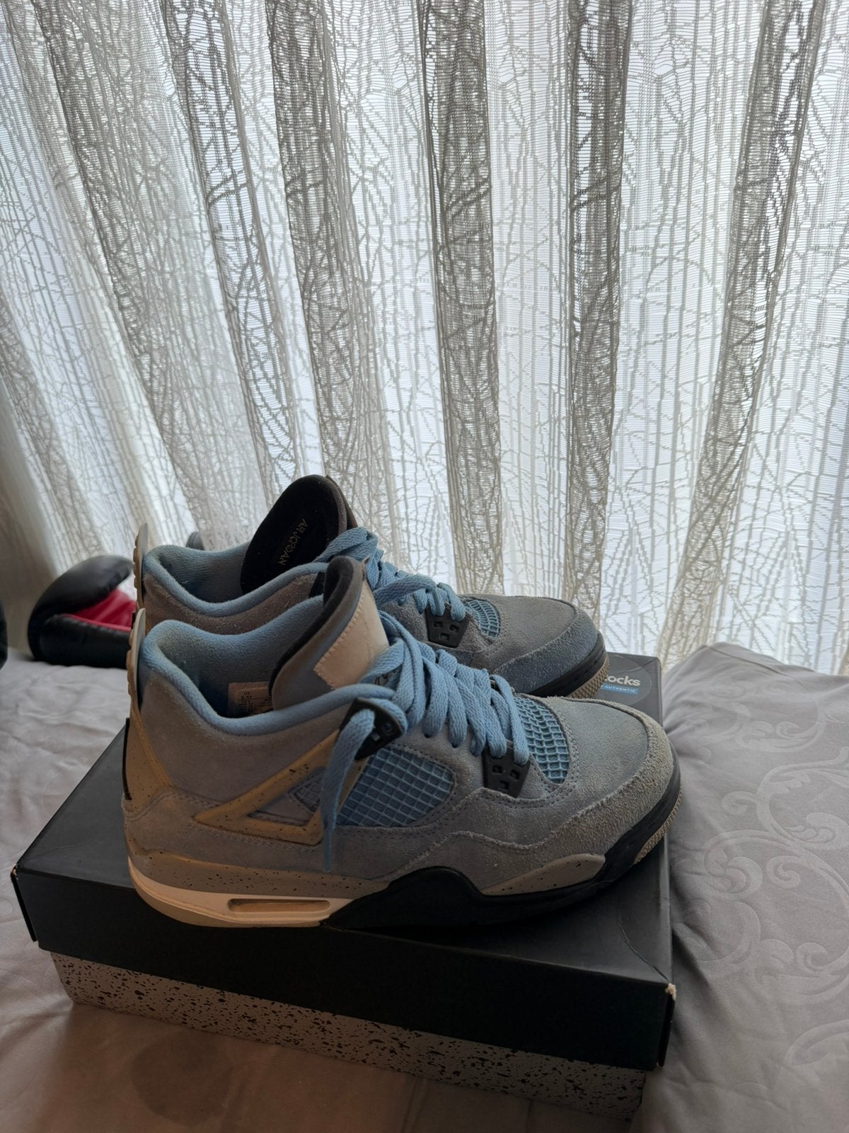 Jordan 4 unc blue, Ophalen of Verzenden, Zo goed als nieuw, Blauw