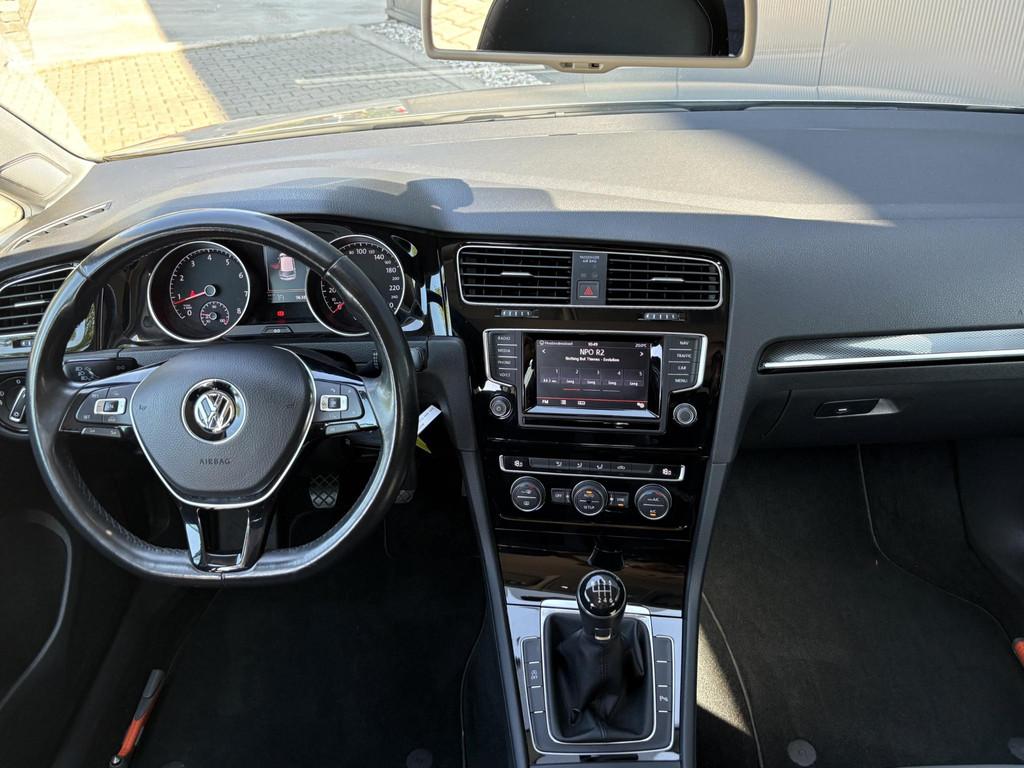 Volkswagen Golf 1.2 TSI Highline / Trekhaak 1300 kg geremd /, Auto's, Voorwielaandrijving, Euro 5, Gebruikt, Zwart