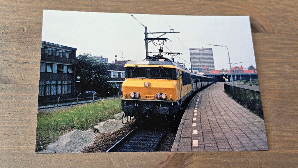 Foto TREIN NS Nederlandse Spoorwegen Loc 1607 Zandvoort, Ophalen of Verzenden, Gebruikt, Trein, Overige typen