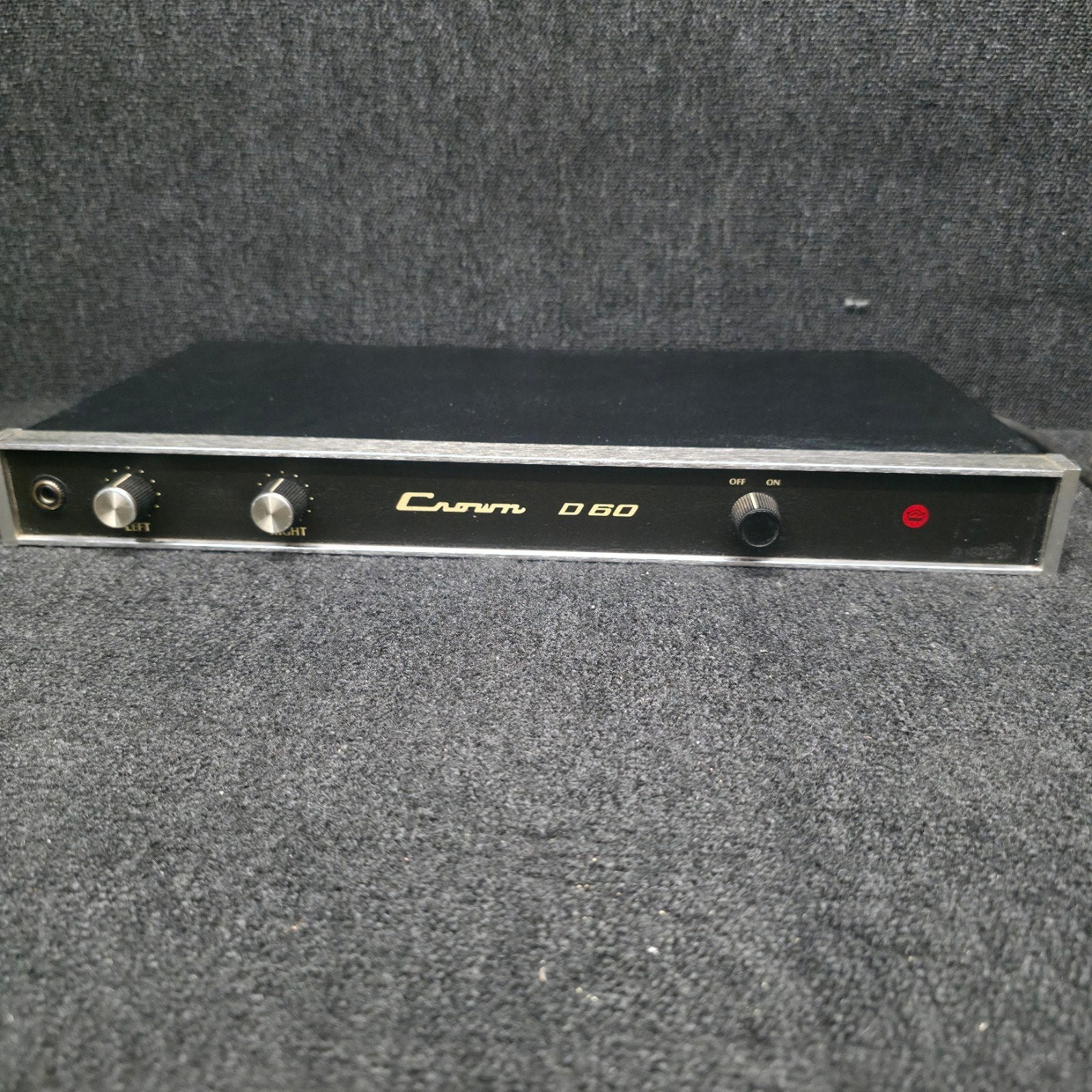 CROWN   D60  versterker  nostalgie vintage