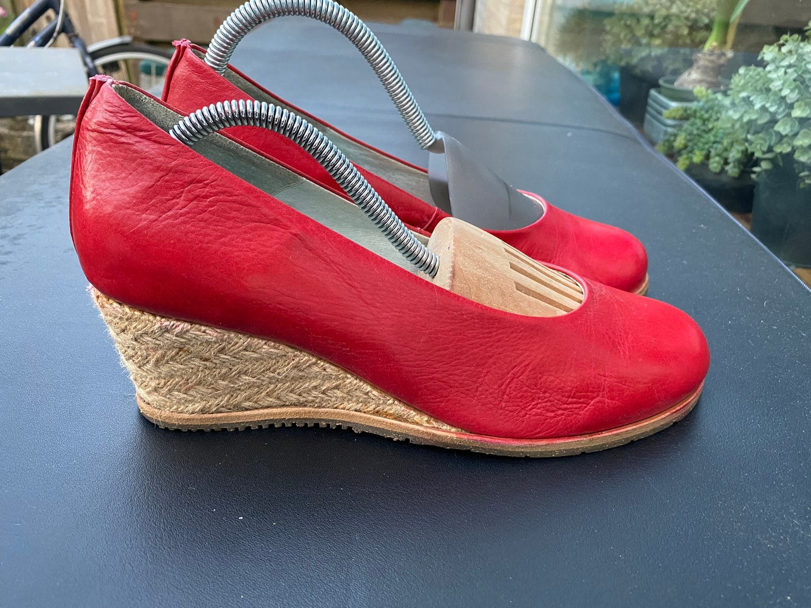 Rode leren espadrille van Wolky maat 41 ., Kleding | Dames, Schoenen, Ophalen of Verzenden, Espadrilles of Moccasins, Gedragen