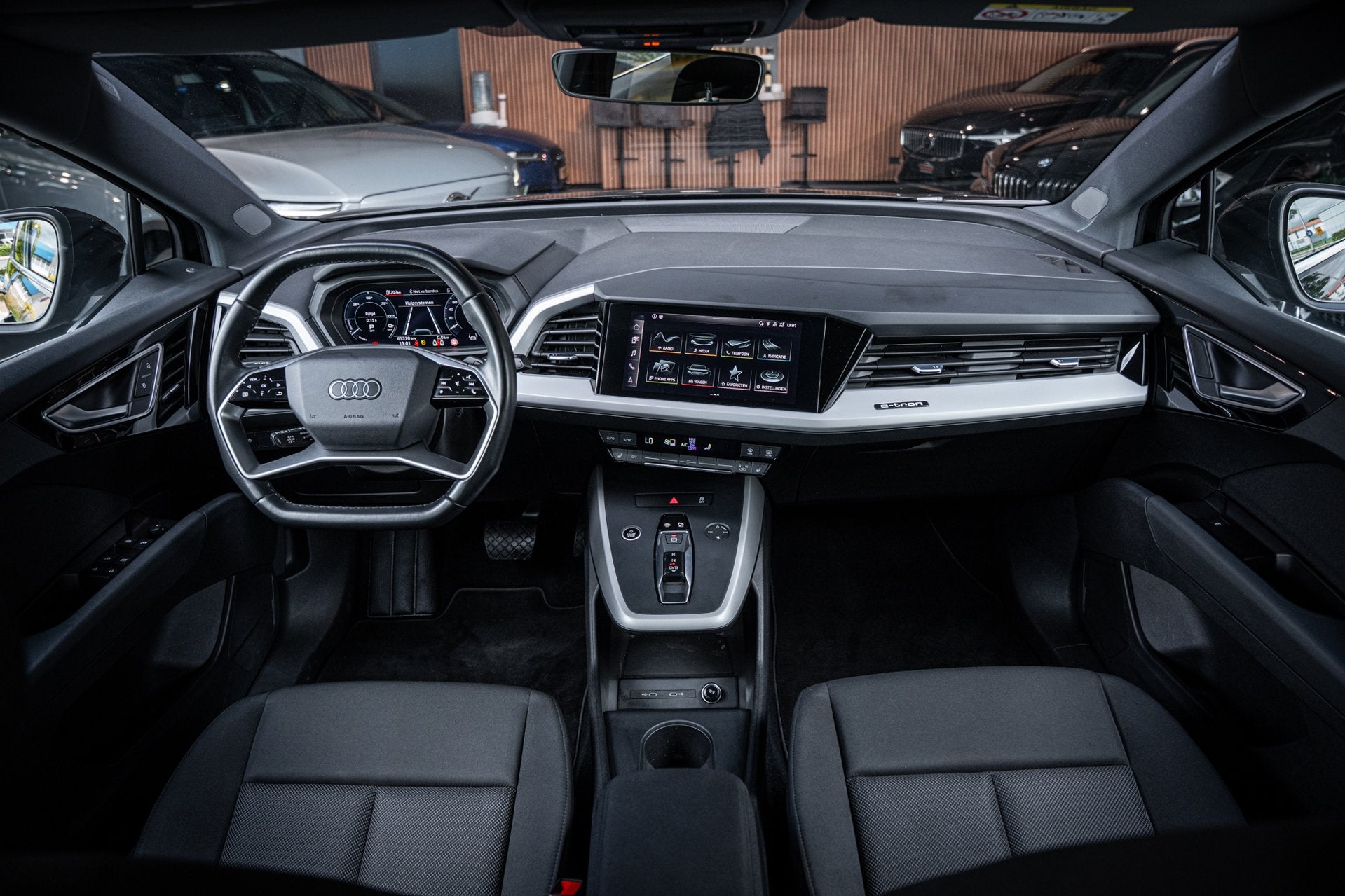 Audi Q4 e-tron 35 Edition 55 kWh|S-Line|Digital dash|Stoelve, Auto's, Audi, Dealer onderhouden, Gebruikt, Zwart, Zwart