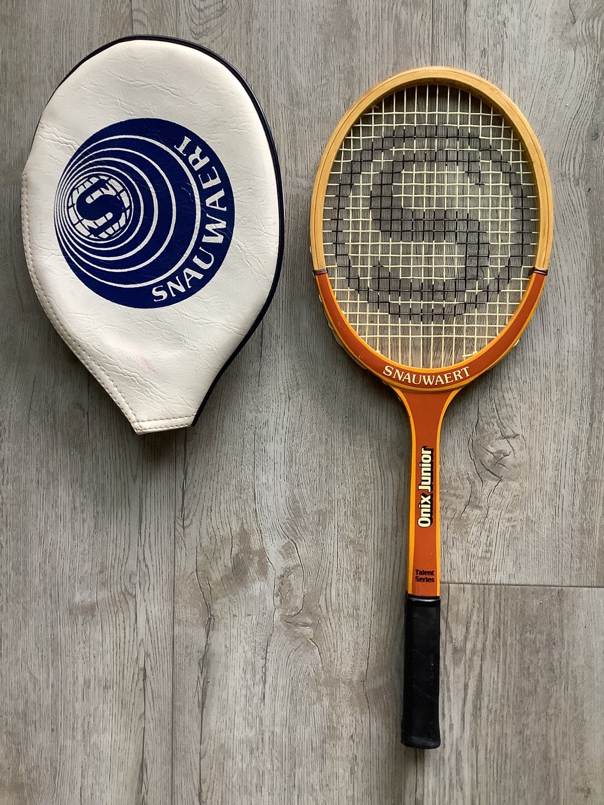 Snauwaert Onix Junior houten tennisracket met hoes, Sport en Fitness, Tennis, Overige merken, Gebruikt, Ophalen of Verzenden, L0
