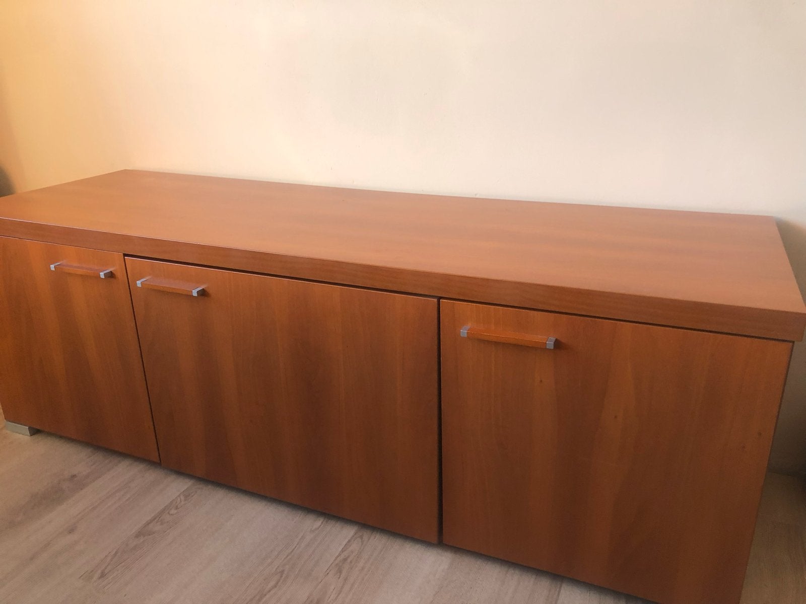 Kersenhouten dressoir / tv-meubel van zware kwaliteit, Huis en Inrichting, Kasten | Dressoirs, Ophalen, Gebruikt, 150 tot 200 cm