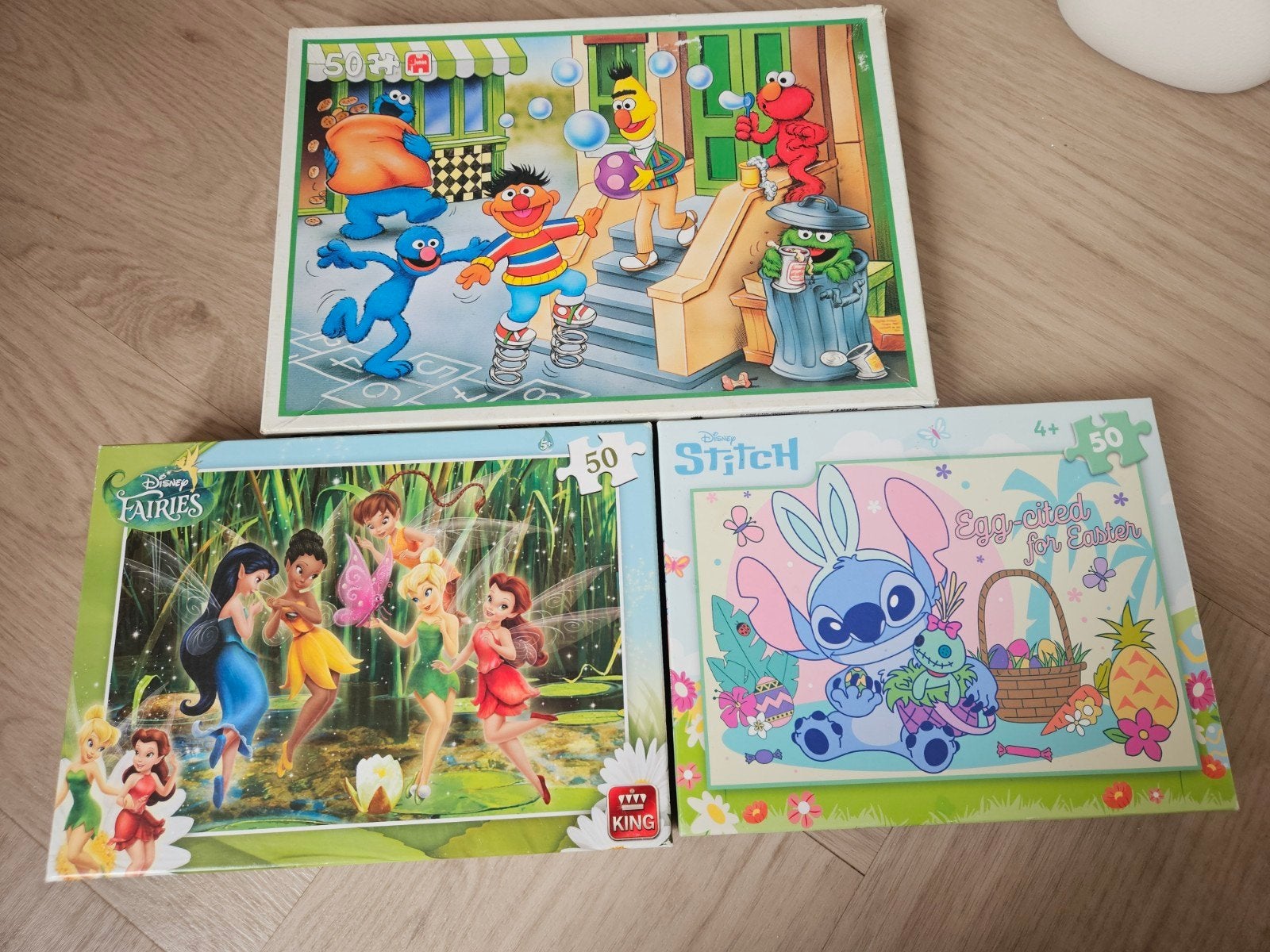 3 Puzzels: Stitch, Disney Fairies & Sesamstraat - 50 stukjes, Ophalen of Verzenden, 10 tot 50 stukjes, Gebruikt, 4 tot 6 jaar