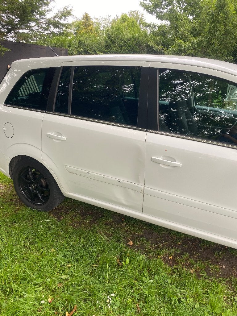 Opel Zafira 1.9 Cdti 110KW AUT DPF 2010 Wit, Stof, Zwart, 4 cilinders, 7 stoelen