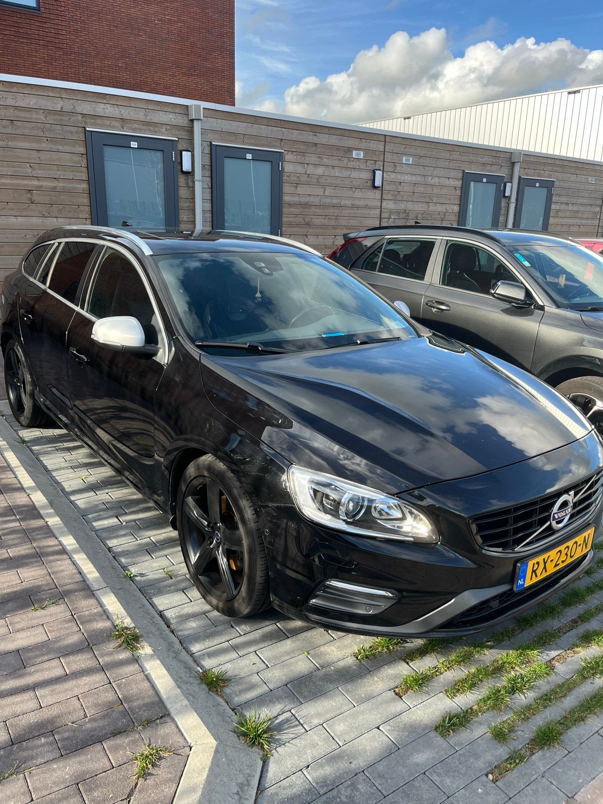 Volvo V60 D4 190pk Geartronic 2018 Zwart R-design Pano, 1969 cc, Origineel Nederlands, Diesel, Particulier