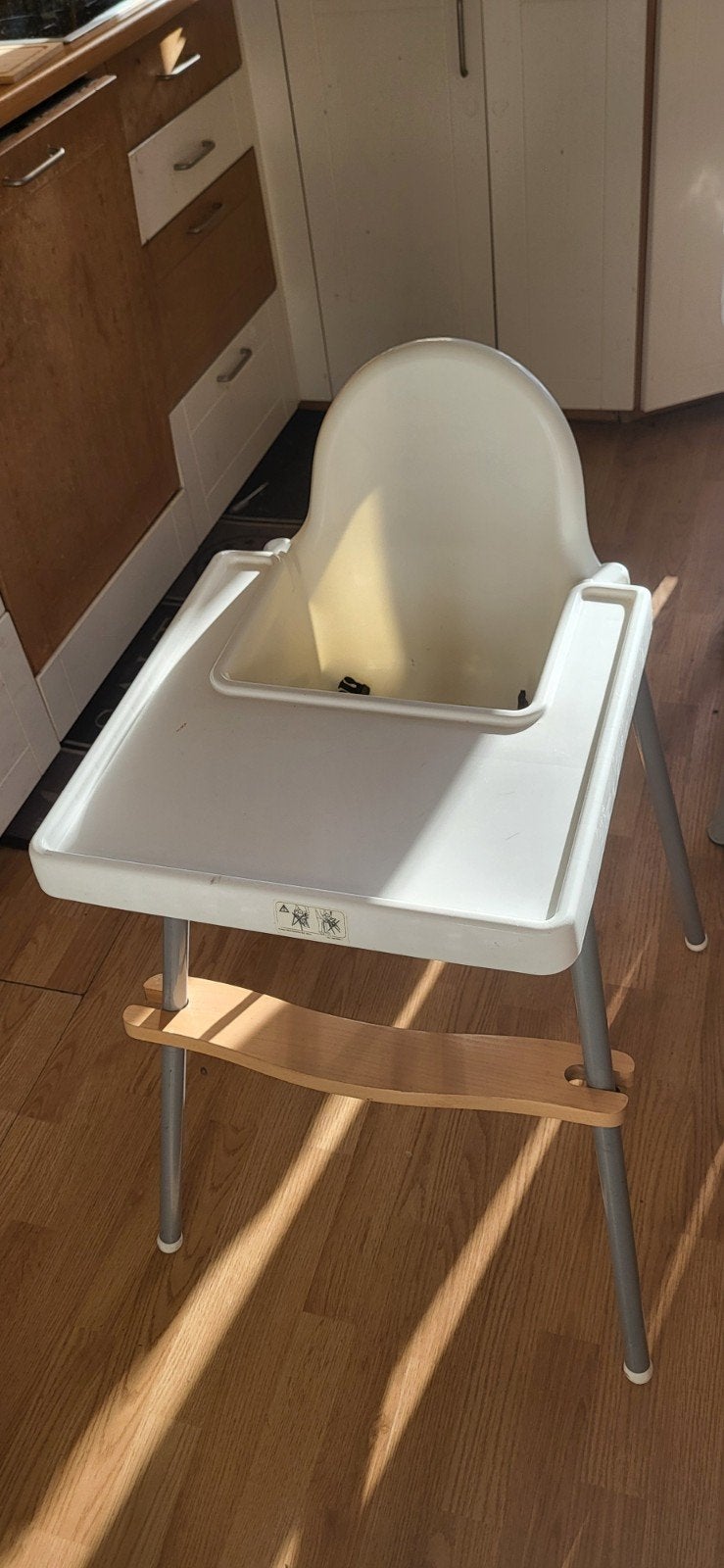 Ikea kinderstoel met dienblad en voetensteun, Ophalen of Verzenden, Gebruikt, Overige typen, Afneembaar eetblad