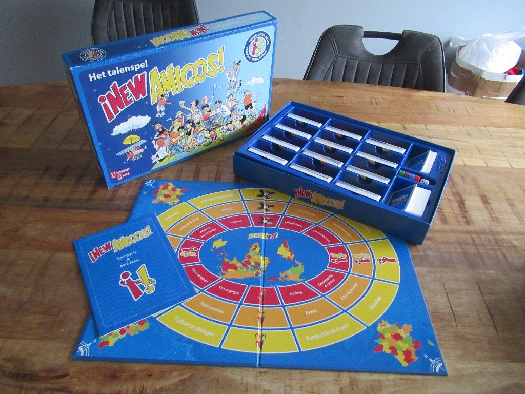 Mooi Spel New Amigos - Nederlands / Frans, Hobby en Vrije tijd, Gezelschapsspellen | Bordspellen, Nieuw, Ophalen of Verzenden