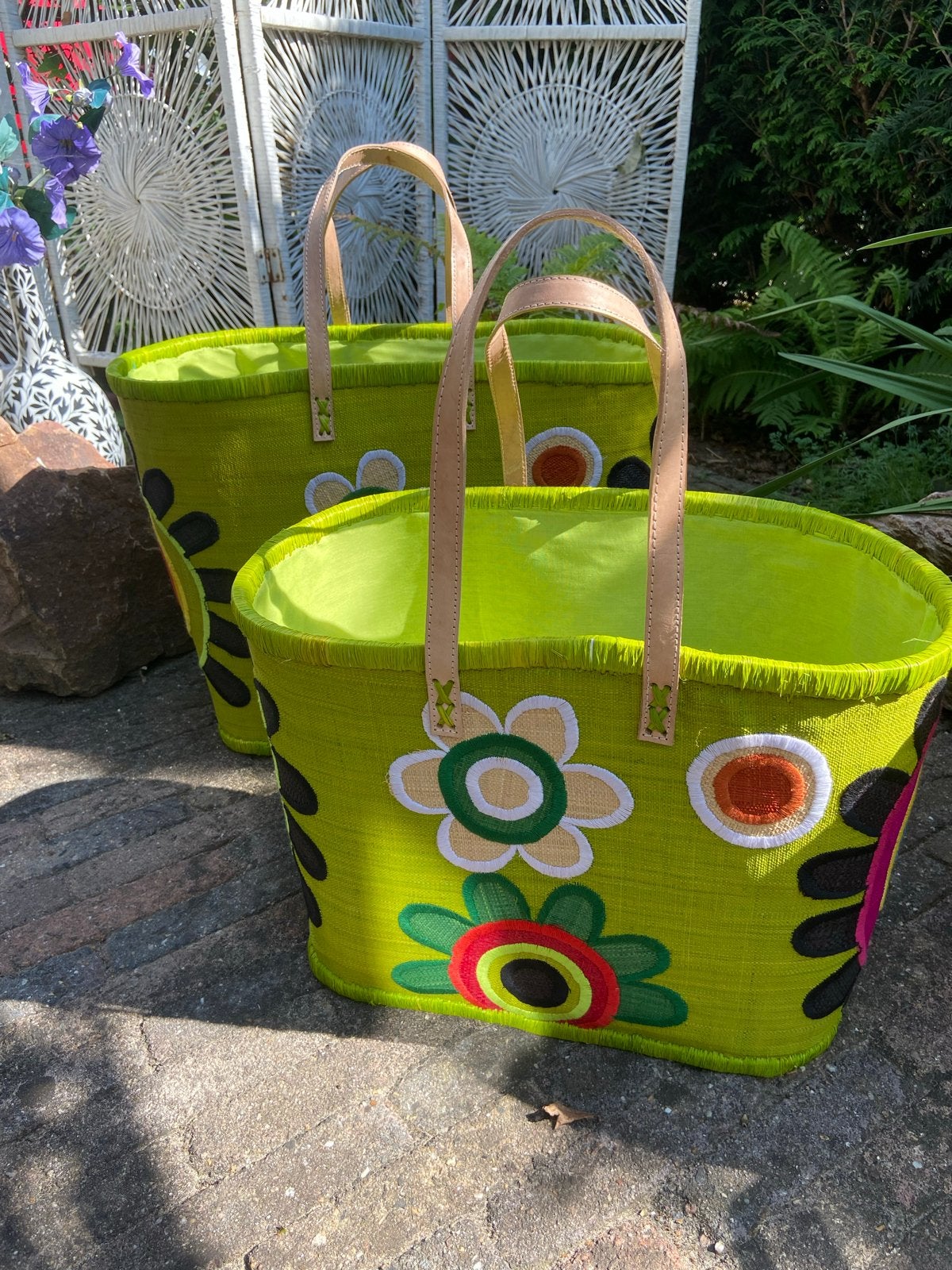 Grote rieten tas met bloemen en leren hengsels, Ophalen of Verzenden, Nieuw, Overige kleuren, Shopper