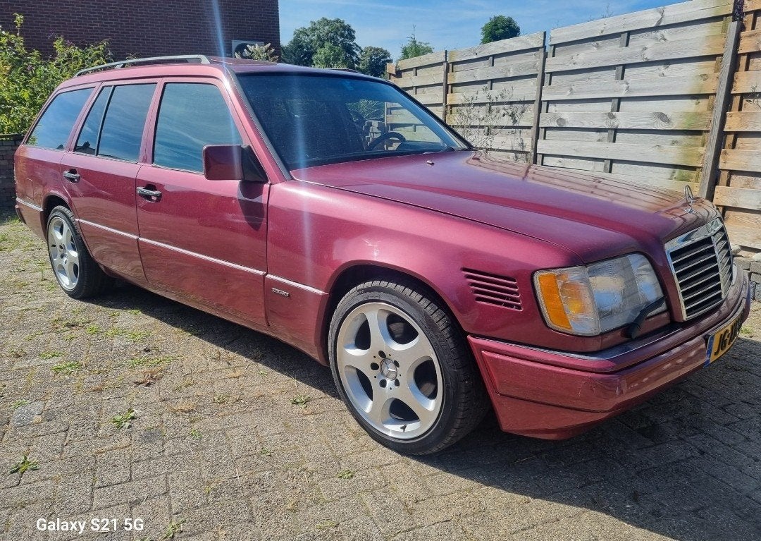 W124 Combi E300 TURBODIESEL 1994 Combi, Auto's, Mercedes-Benz, Automaat, Zwart, Stationwagon, 1499 kg
