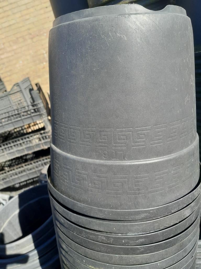 Zwarte kunststof sierbloempot, rond, gebruikt, Ophalen of Verzenden, Gebruikt