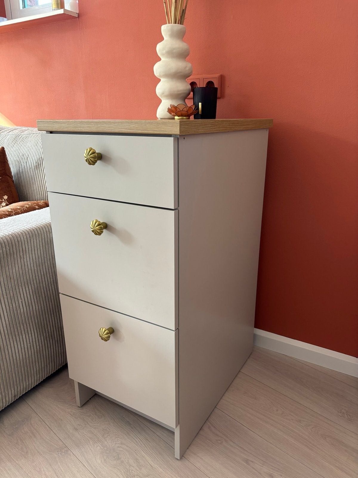 Opgeknapt IKEA bijzetkastje met 3 lades - Beige, Ophalen, Minder dan 50 cm, Zo goed als nieuw, Minder dan 25 cm