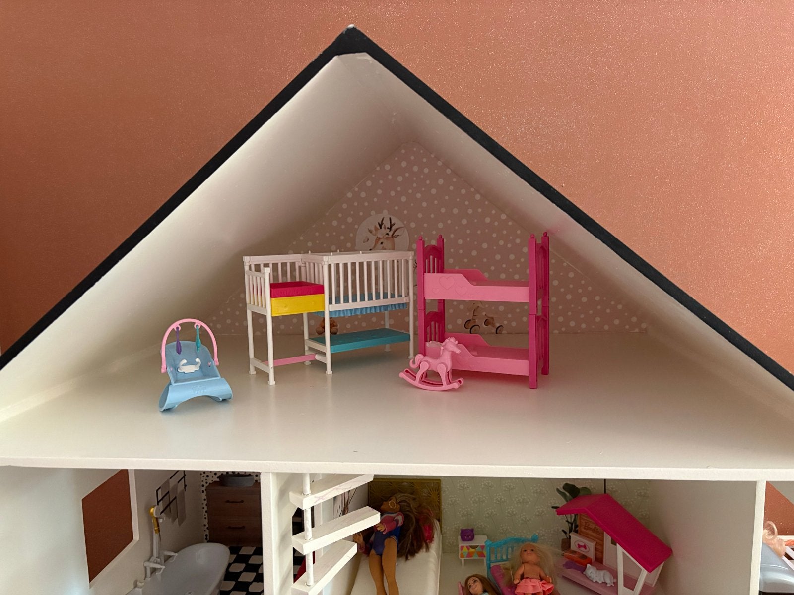 Foto 3 van Groot Barbie huis met veel extra's en accessoires