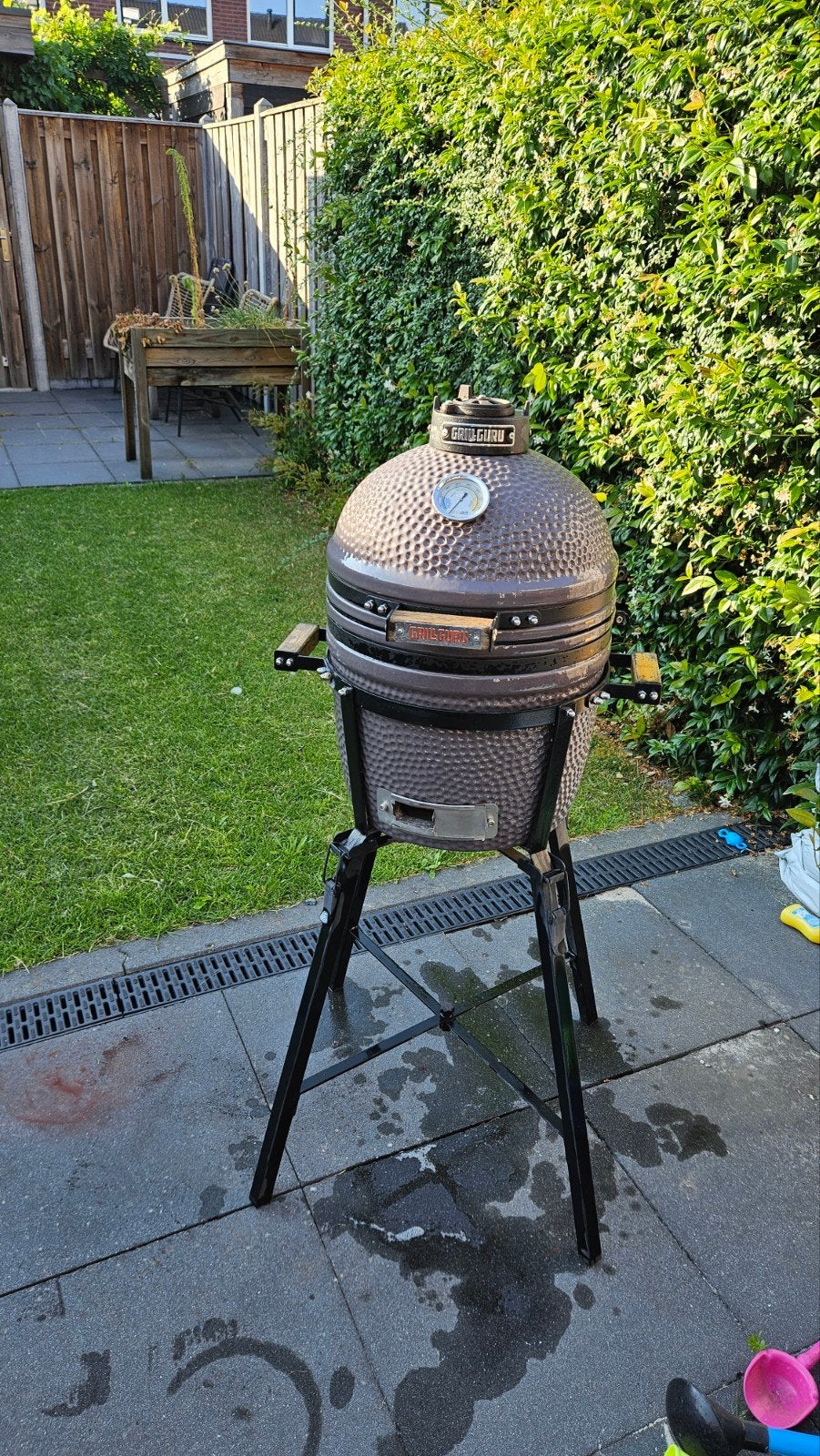 Grill Guru Compact Kamado met accessoires en regenhoes, Ophalen, Gebruikt, Grill Guru