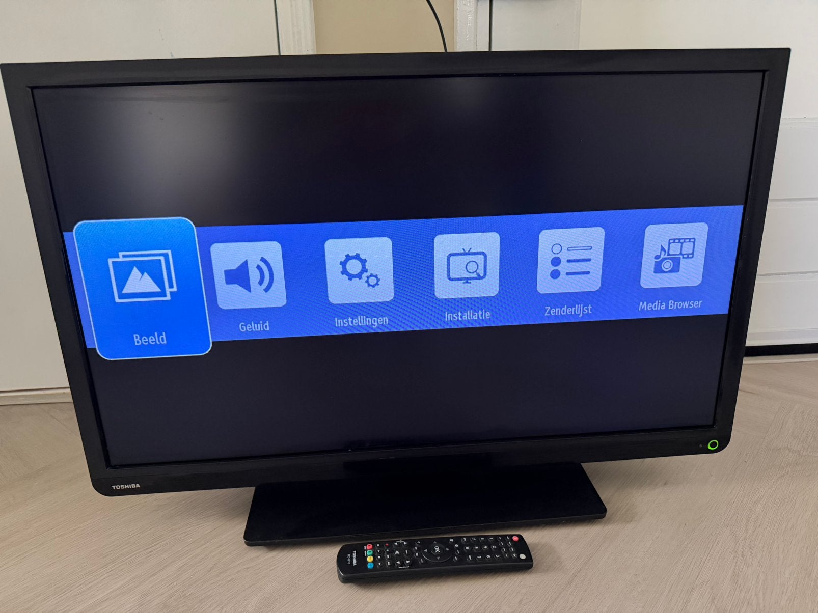 Toshiba tv 32 inch (niet smart), Ophalen, Zo goed als nieuw, 50 Hz, Toshiba