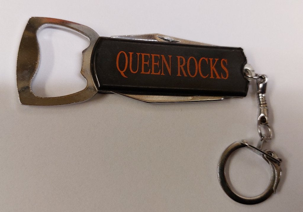 Queen Rocks PROMO sleutelhanger/opener Freddie Mercury 1997, Gebruikt, Gebruiksvoorwerp, Verzenden, NvT