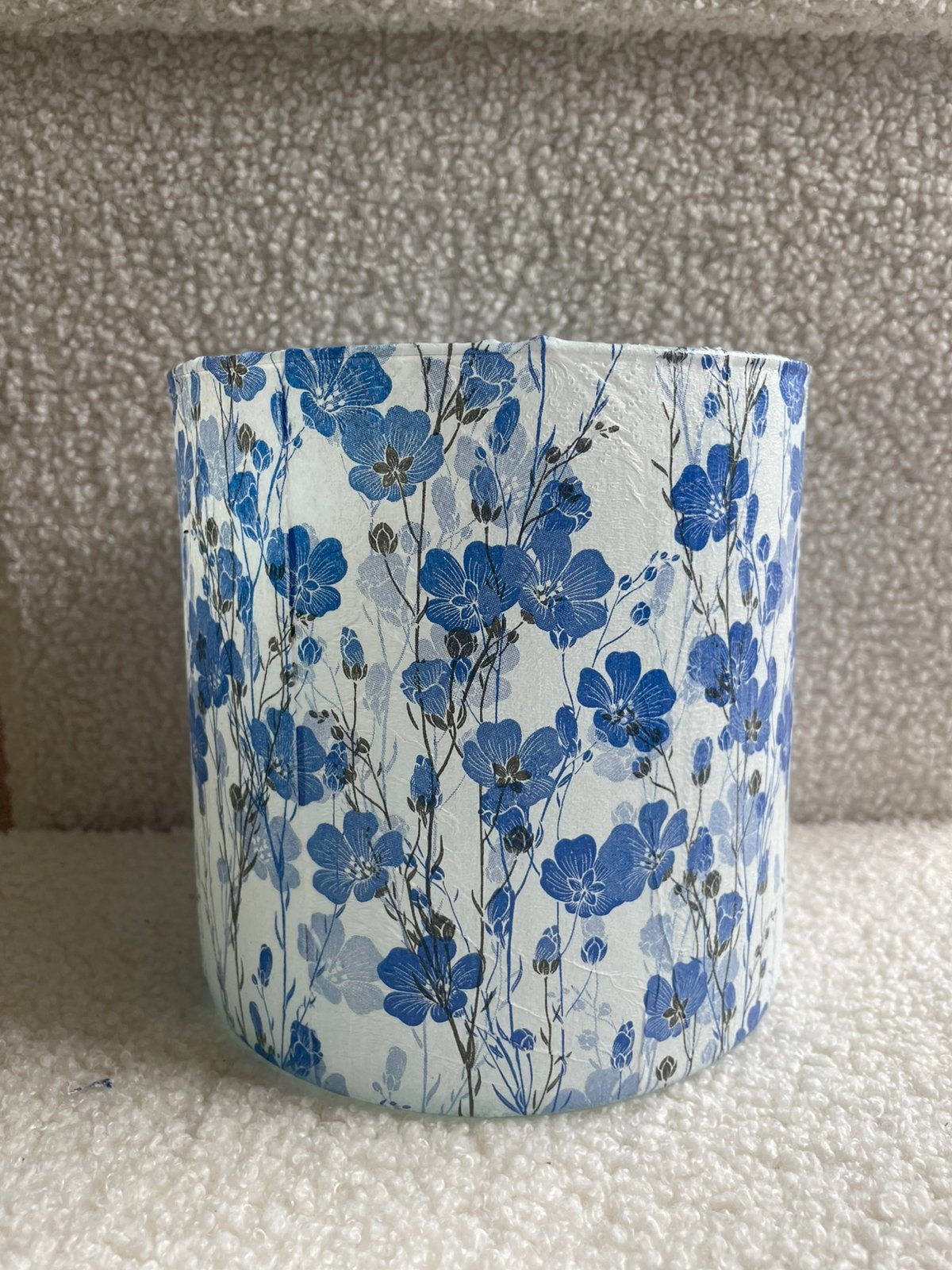 Prachtige wit met blauwe bloemen vaas, Verzenden, Nieuw, Wit, Glas