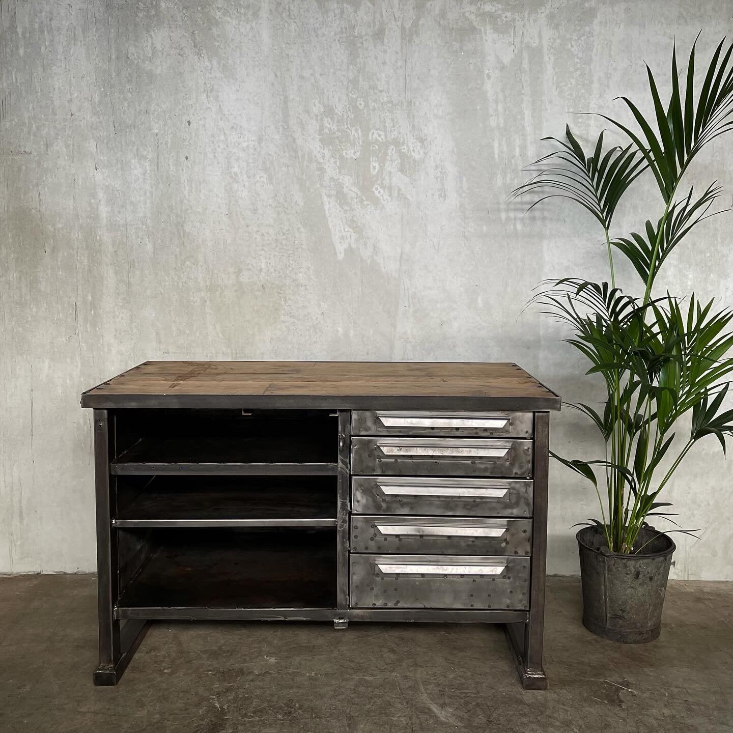 Oude stalen werkbank, dressoir, meubel, vintage kast, Ophalen