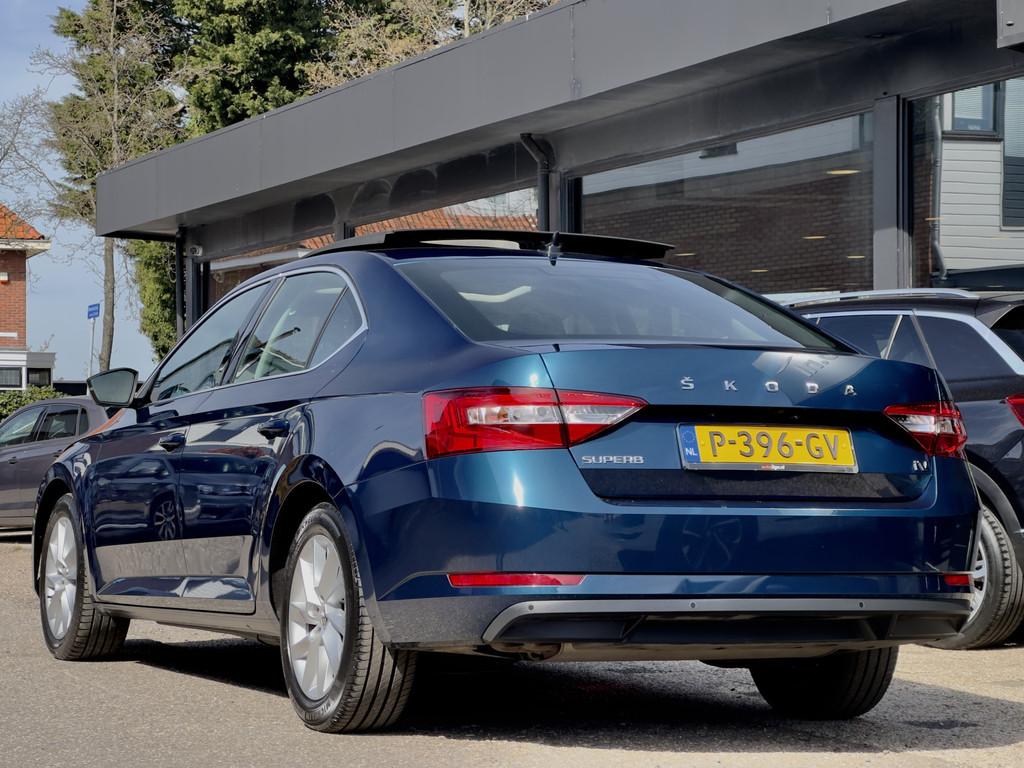 Skoda Superb 1.4 TSI iV AUT6 EDITION PLUS PANODAK LEDER NAVI, Auto's, Skoda, Gebruikt, Euro 6, Blauw, Leder en Stof