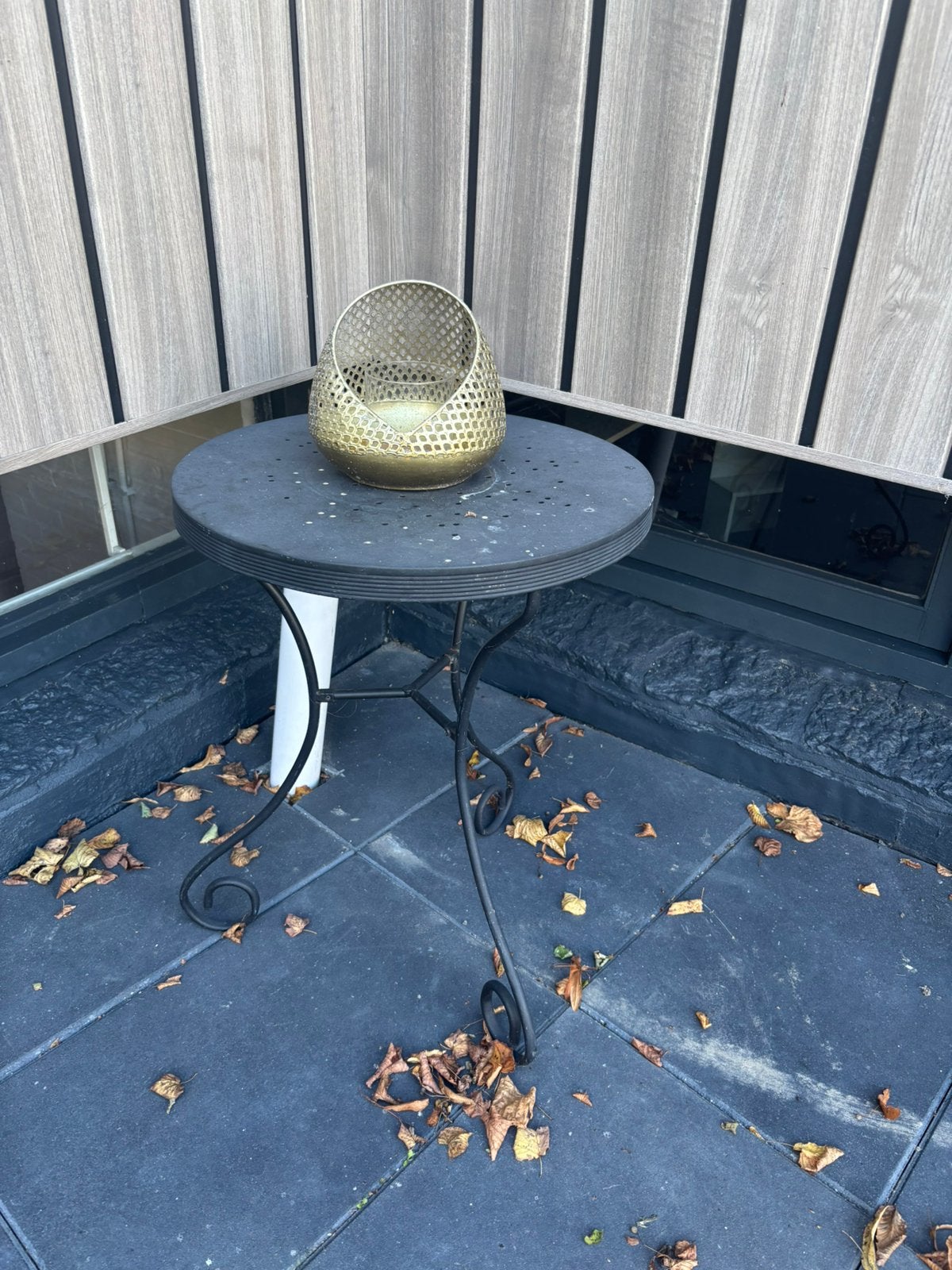 Zwarte sierlijke bijzettafel, Tuin en Terras, Ophalen, Gebruikt, Rond, Metaal