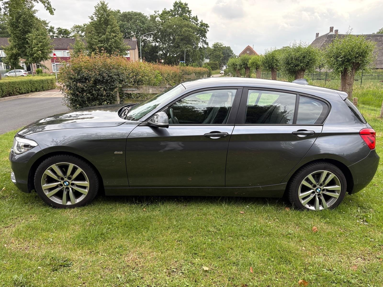 BMW 118i Sportline | automaat | leder | 5 drs | onderhouden, Auto's, BMW, 1295 kg, 650 kg, Particulier, 3 cilinders