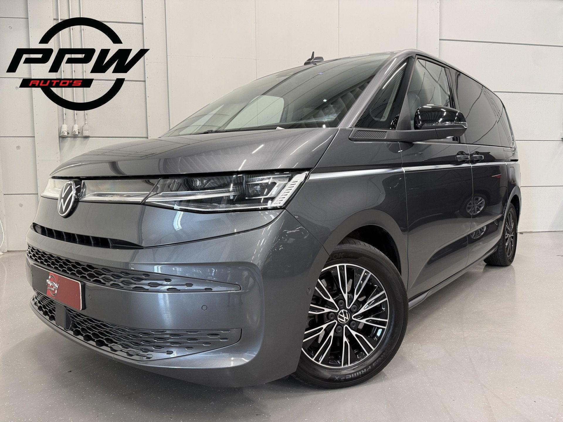Volkswagen Multivan 1.4 eHybrid Energetic 7p. PANO/LEER+MASS, Auto's, Dealer onderhouden, Zwart, Met garantie (alle), 7 stoelen