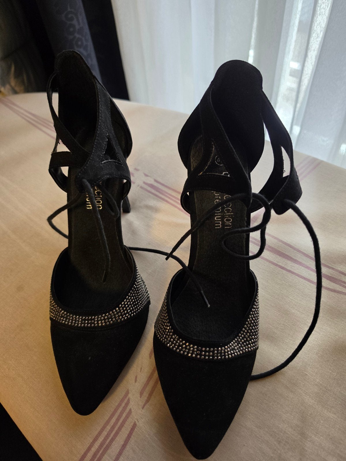 Pumps maat 42 suède met bling en 12 cm hak, Kleding | Dames, Verzenden, Zo goed als nieuw, Zwart, Pumps