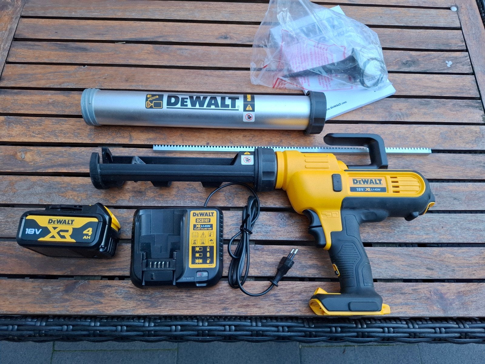 Dewalt, Ophalen