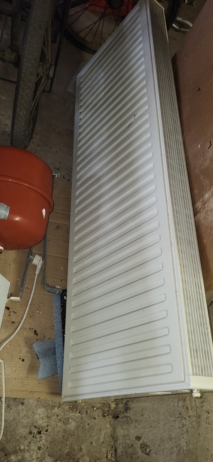 Radiator en een drukvat, Doe-het-zelf en Verbouw, Ophalen, 30 tot 80 cm, Gebruikt, Radiator