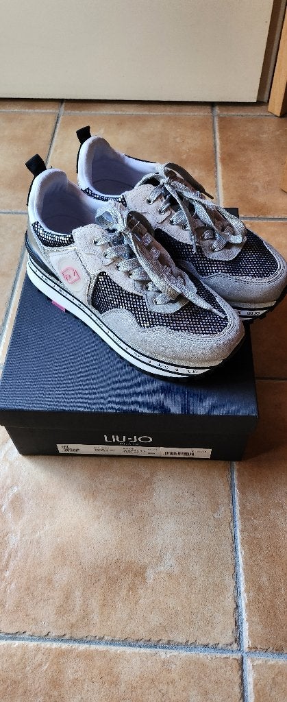 Gloednieuwe grijze liu-jo dames sneakers maat 39, Liu Jo, Nieuw, Ophalen of Verzenden, Sneakers of Gympen