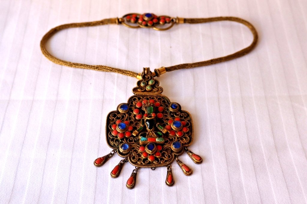 Antieke Tibetaanse Vishnou amulet ketting 19e eeuw, Antiek en Kunst, Antiek | Kleding en Accessoires, Dames, Heren, Ophalen