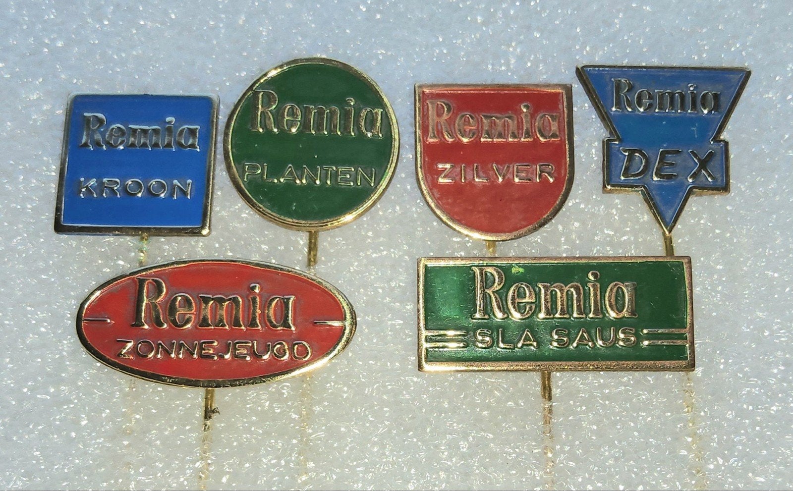 Set van 6 vintage Remia speldjes, Verzamelen, Speldjes, Pins en Buttons, Ophalen of Verzenden, Gebruikt, Overige onderwerpen, Speldje of Pin