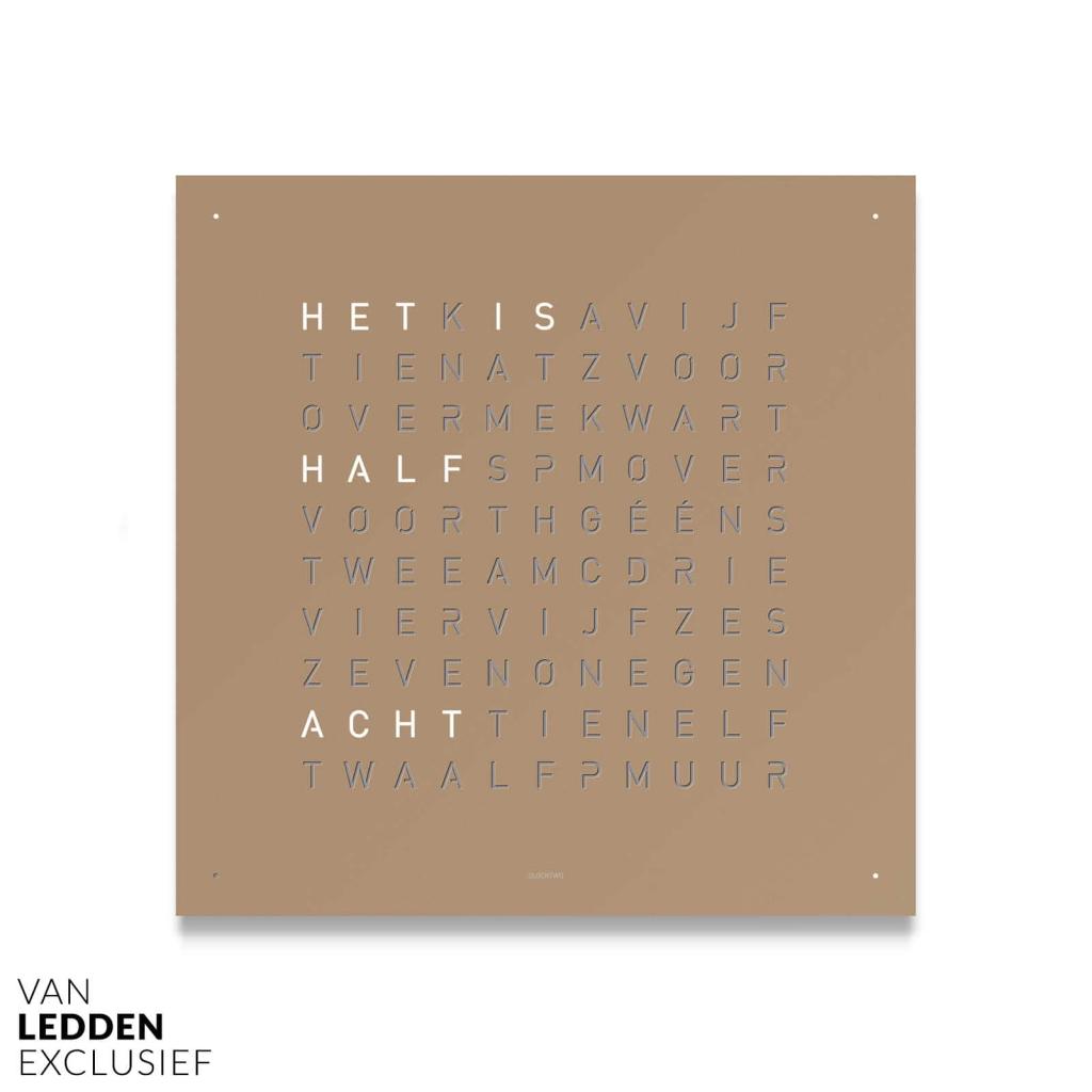 Qlocktwo Earth 45 Hazelnut Woordklok Design klok beige