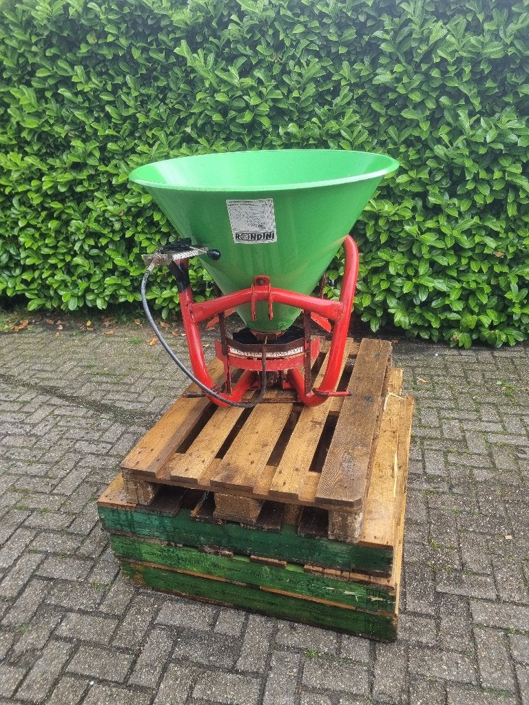 Zout of kunstmeststrooier voor small spoor tractor, Ophalen, Gewasbescherming en Bemesting