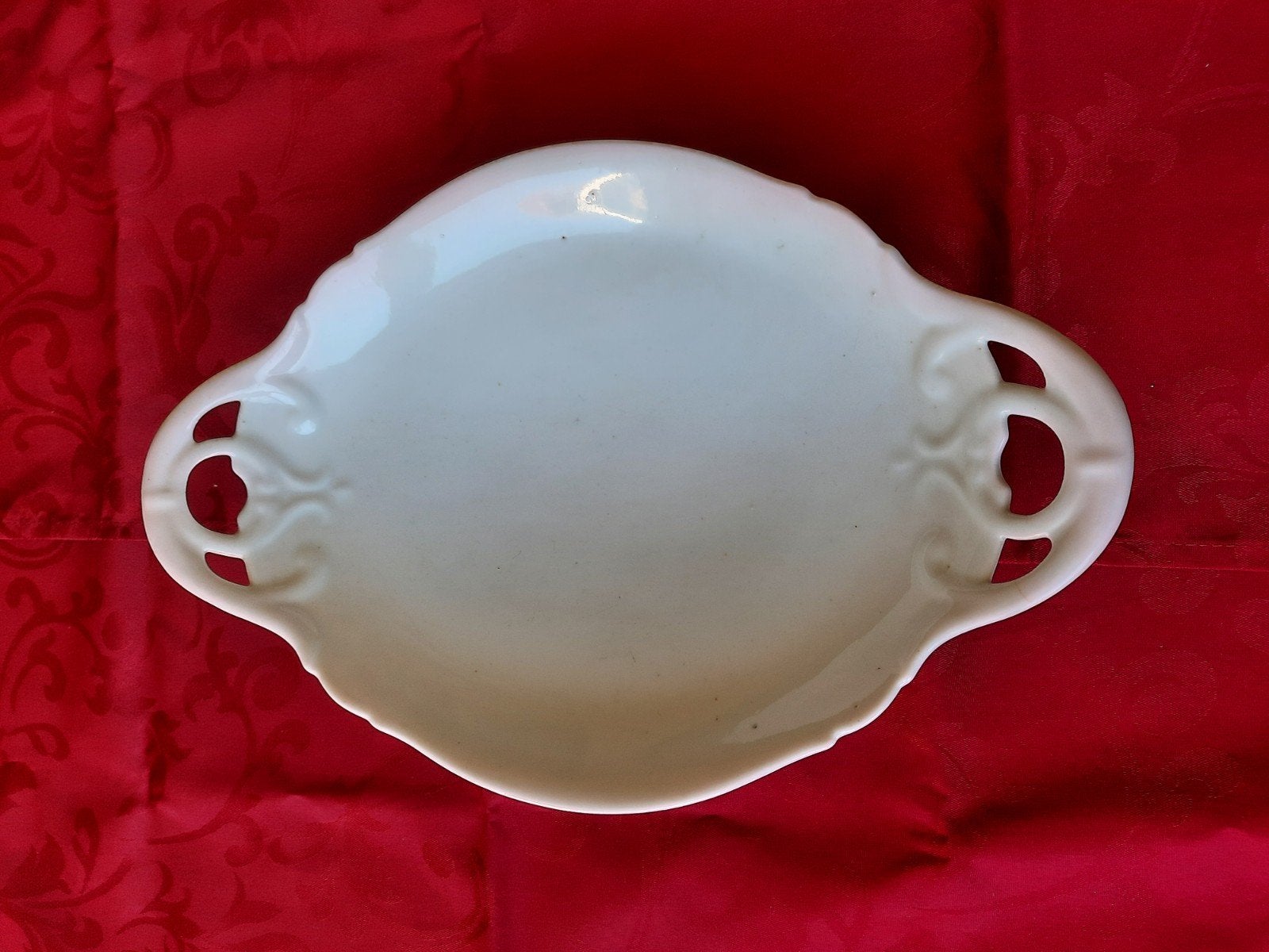 Decoratieve porseleinen schaal met handvatten, Ophalen
