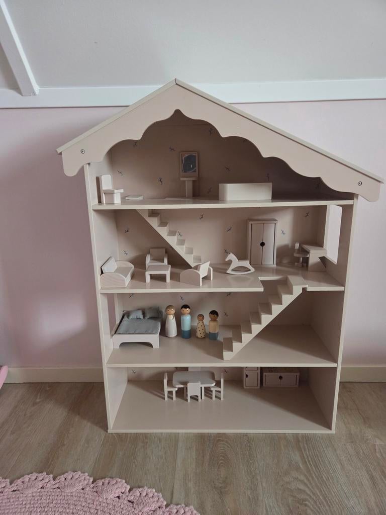 Poppenhuis Petitie Amelie met meubels en poppetjes, Ophalen, Zo goed als nieuw, Poppenhuis