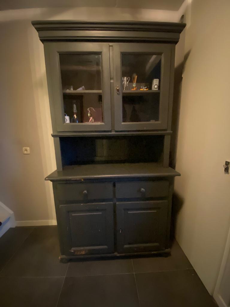 Tweedelige donkergrijze buffetkast met opknappotentieel, Huis en Inrichting, Kasten | Buffetkasten, Ophalen, 100 tot 150 cm, 200 cm of meer