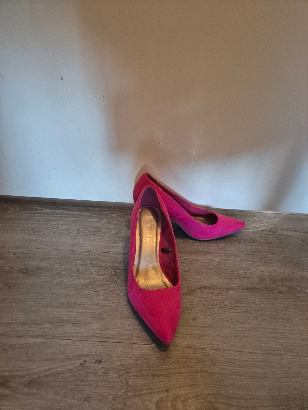 Mooie fuchsia pumps - merk Into Forty Six - maat 40, Pumps, Ophalen of Verzenden, Roze, Into Forty Six