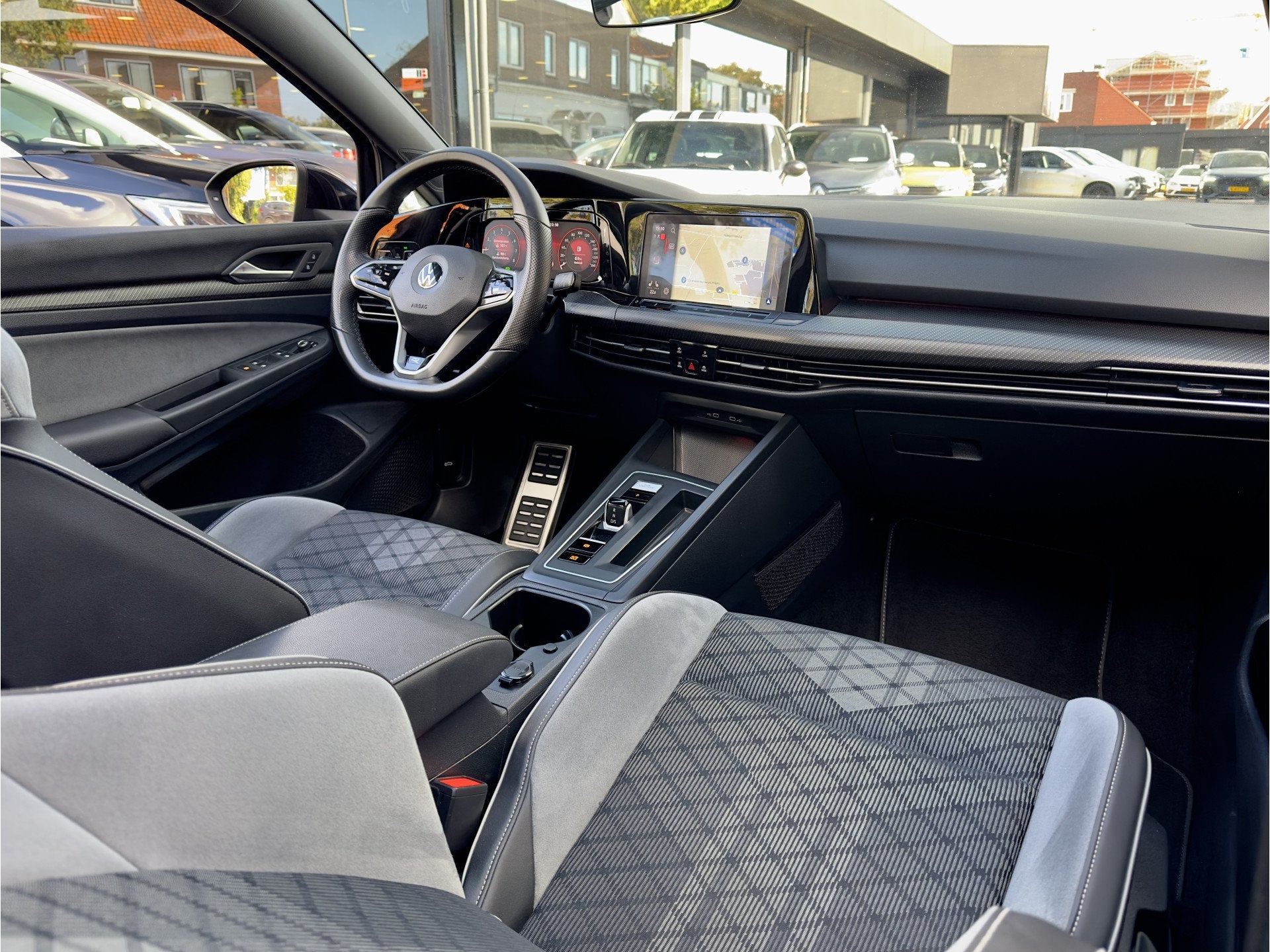 Volkswagen Golf Variant 1.5 eTSI AUT7 3X R-LINE PANODAK R-SP, Dealer onderhouden, 1325 kg, Euro 6, 4 cilinders