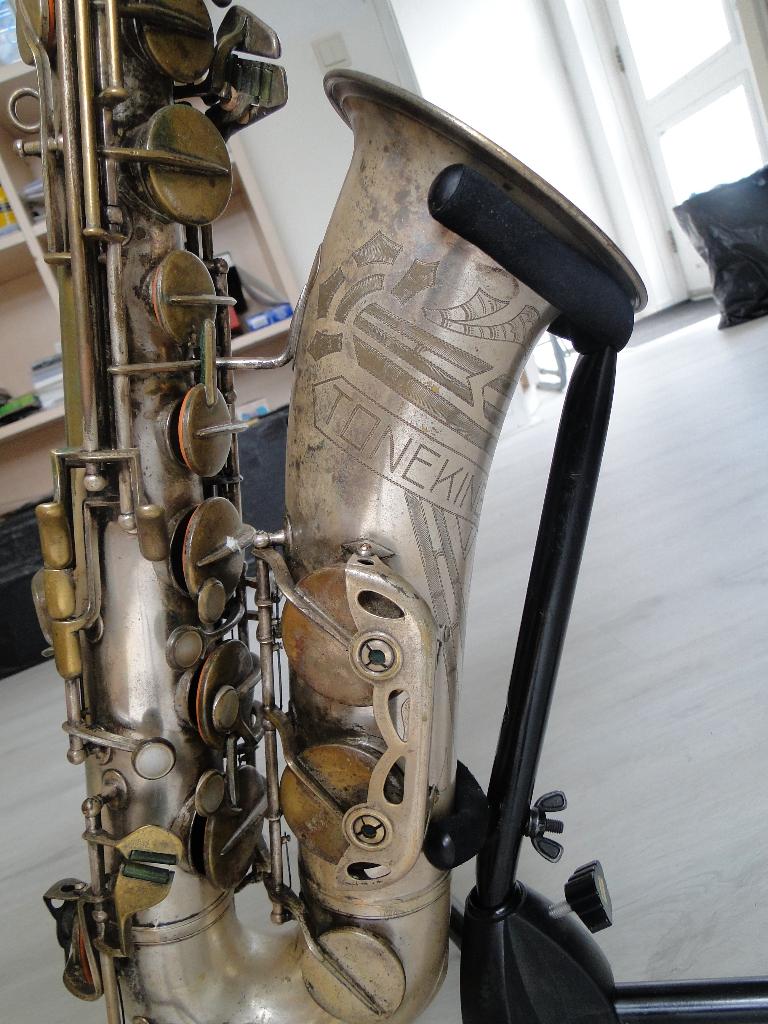 Tenorsax van 1930 met jazzy sound, Ophalen, Gebruikt, Tenor, Met koffer