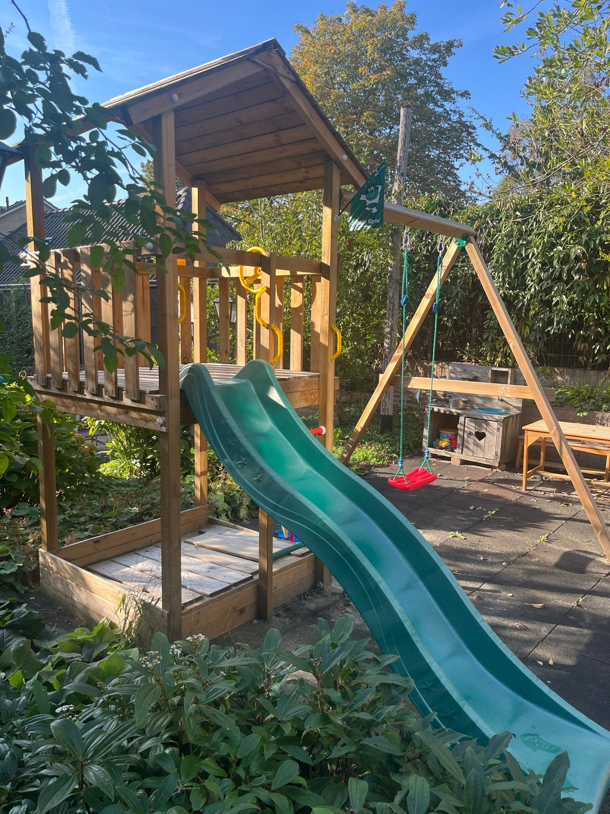 Houten speelhuisje met glijbaan, zandbak en schommel. Tuin., Kinderen en Baby's, Ophalen, Zo goed als nieuw, Hout