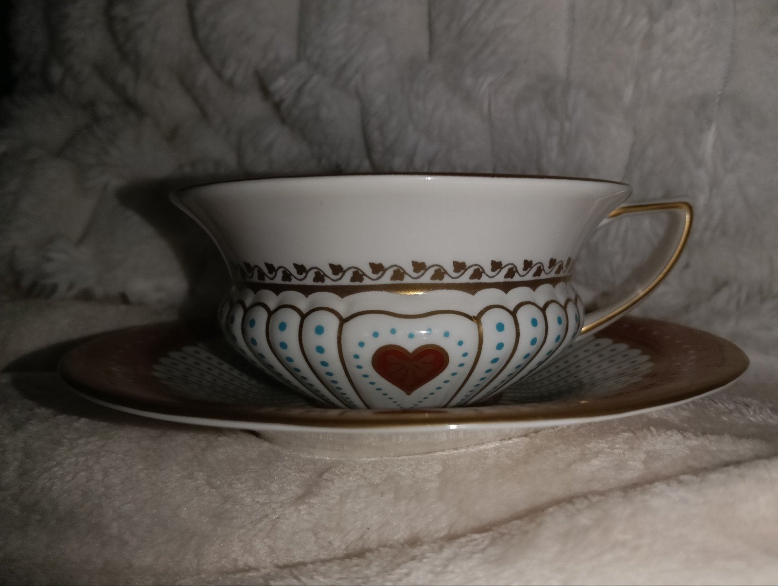 Wedgwood Queen of Hearts kop en schotel – Harlequin Collecti, Ophalen of Verzenden, Zo goed als nieuw, Kop(pen) en/of Schotel(s)